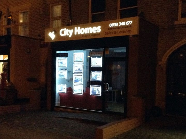 Illuminated shop fascia sign