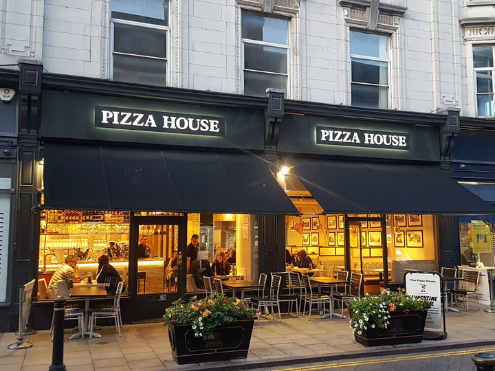Pizza House signage
