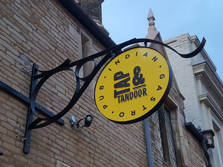 Pub gastro signage
